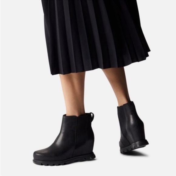 Sorel Women's Joan of Arctic Wedge III Chelsea boots in black leather size 11 - Picture 2 of 11